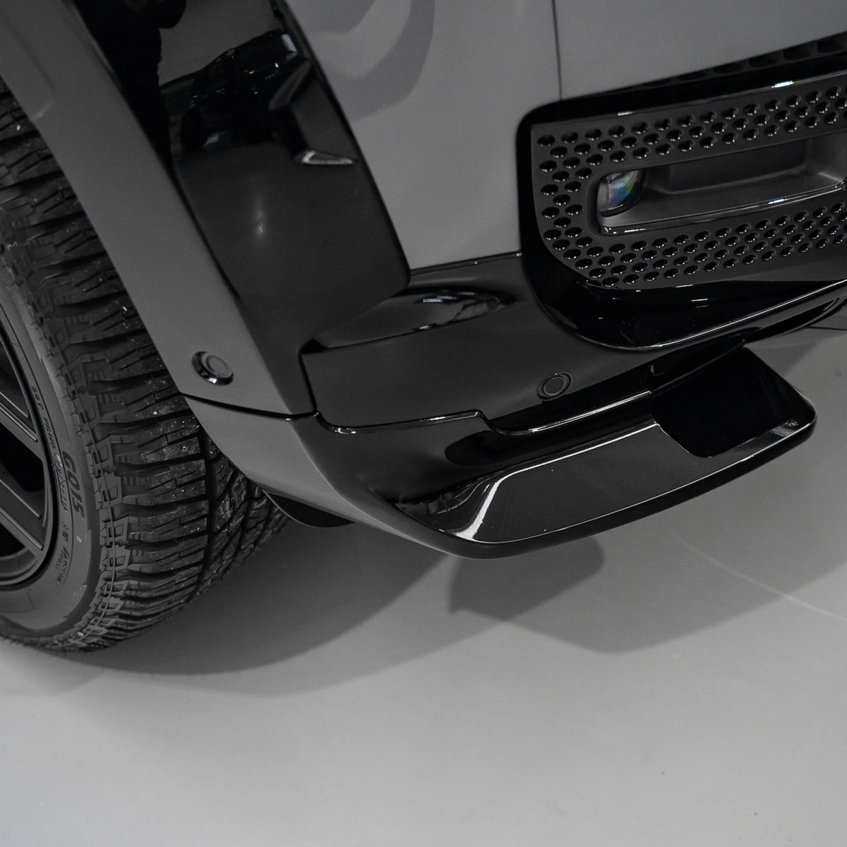 Land Rover Defender 90 / 110 (L663) Urban Widetrack Front Canards
