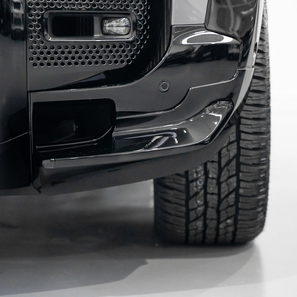 Land Rover Defender 90 / 110 (L663) Urban Widetrack Front Canards